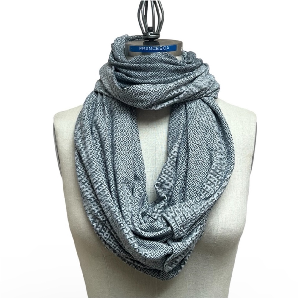 Lululemon Vinyasa Infinity Scarf in Grey - Picture 2 of 4